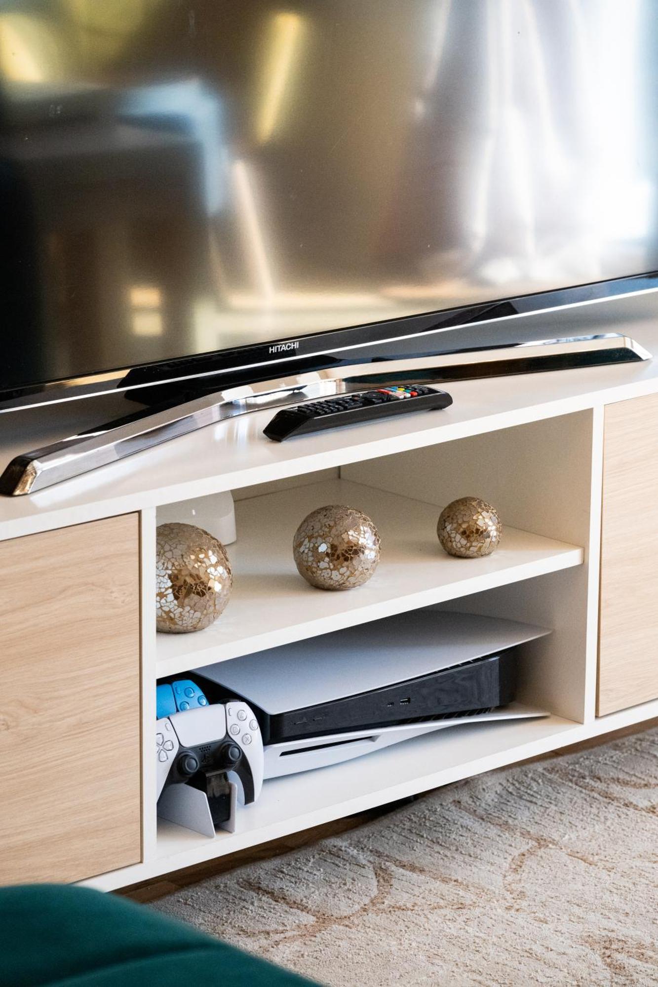 Modern And Spacious Home From Home 1 Mile From M1 - With Netflix, Prime Video, Ps5, Free Parking, Superfast Wifi, Bbq - Sleeps 11 - By Brightleap Apartments Мілтон-Кінз Екстер'єр фото