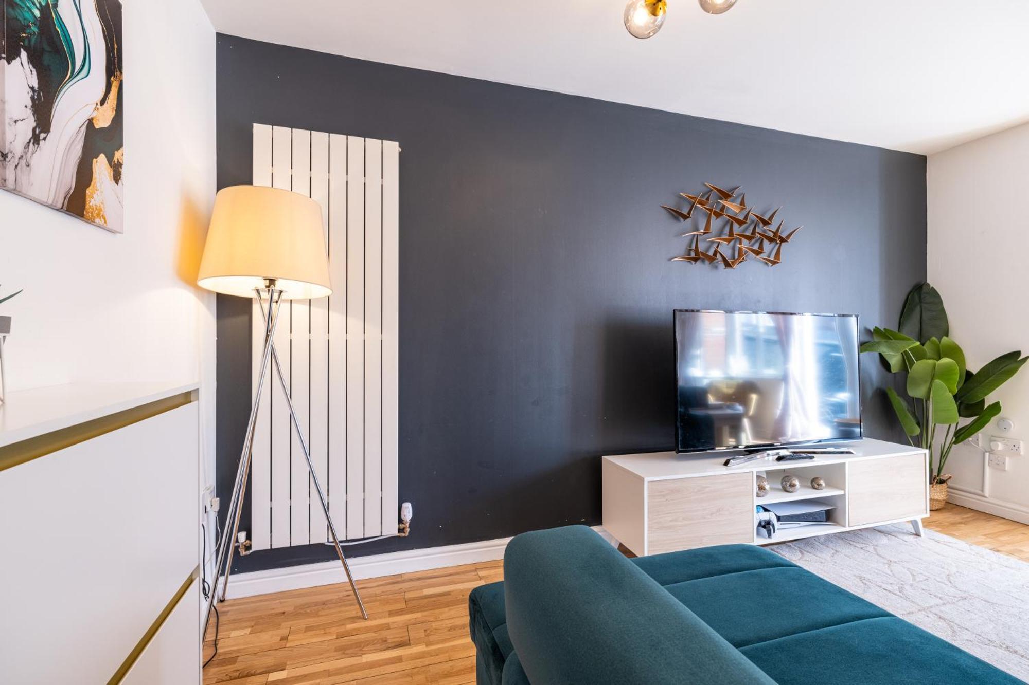 Modern And Spacious Home From Home 1 Mile From M1 - With Netflix, Prime Video, Ps5, Free Parking, Superfast Wifi, Bbq - Sleeps 11 - By Brightleap Apartments Мілтон-Кінз Екстер'єр фото