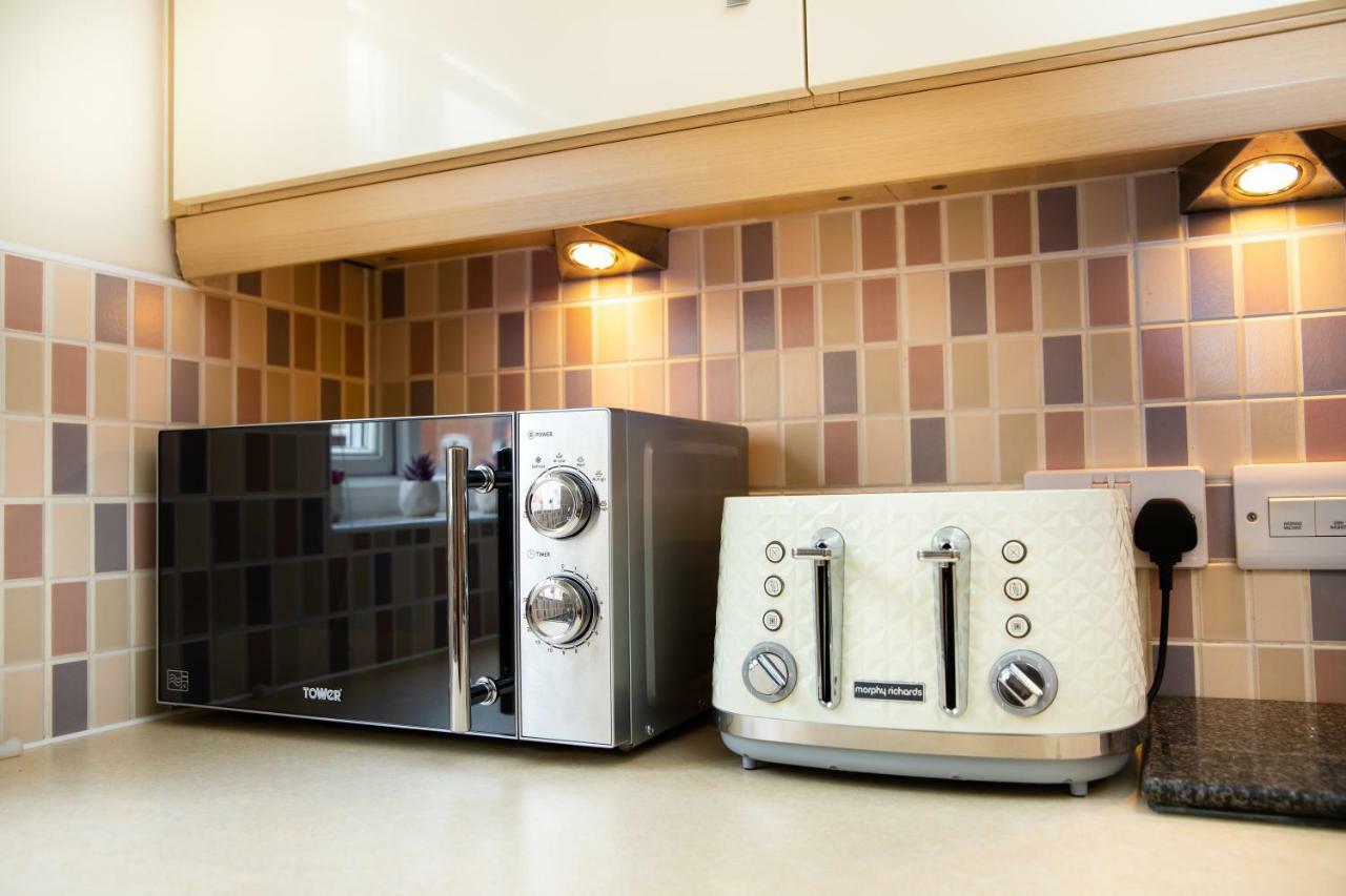 Modern And Spacious Home From Home 1 Mile From M1 - With Netflix, Prime Video, Ps5, Free Parking, Superfast Wifi, Bbq - Sleeps 11 - By Brightleap Apartments Мілтон-Кінз Екстер'єр фото