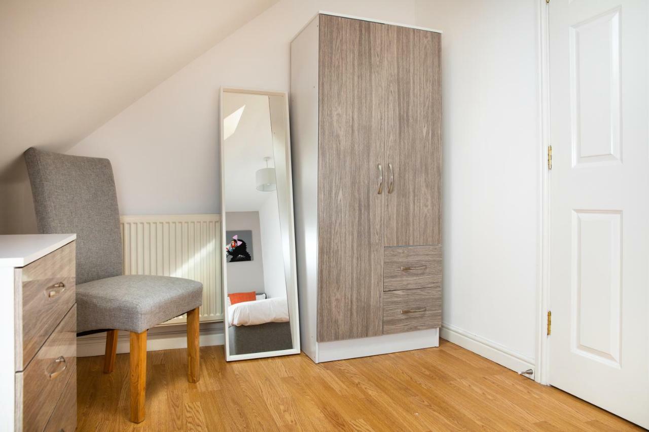Modern And Spacious Home From Home 1 Mile From M1 - With Netflix, Prime Video, Ps5, Free Parking, Superfast Wifi, Bbq - Sleeps 11 - By Brightleap Apartments Мілтон-Кінз Екстер'єр фото